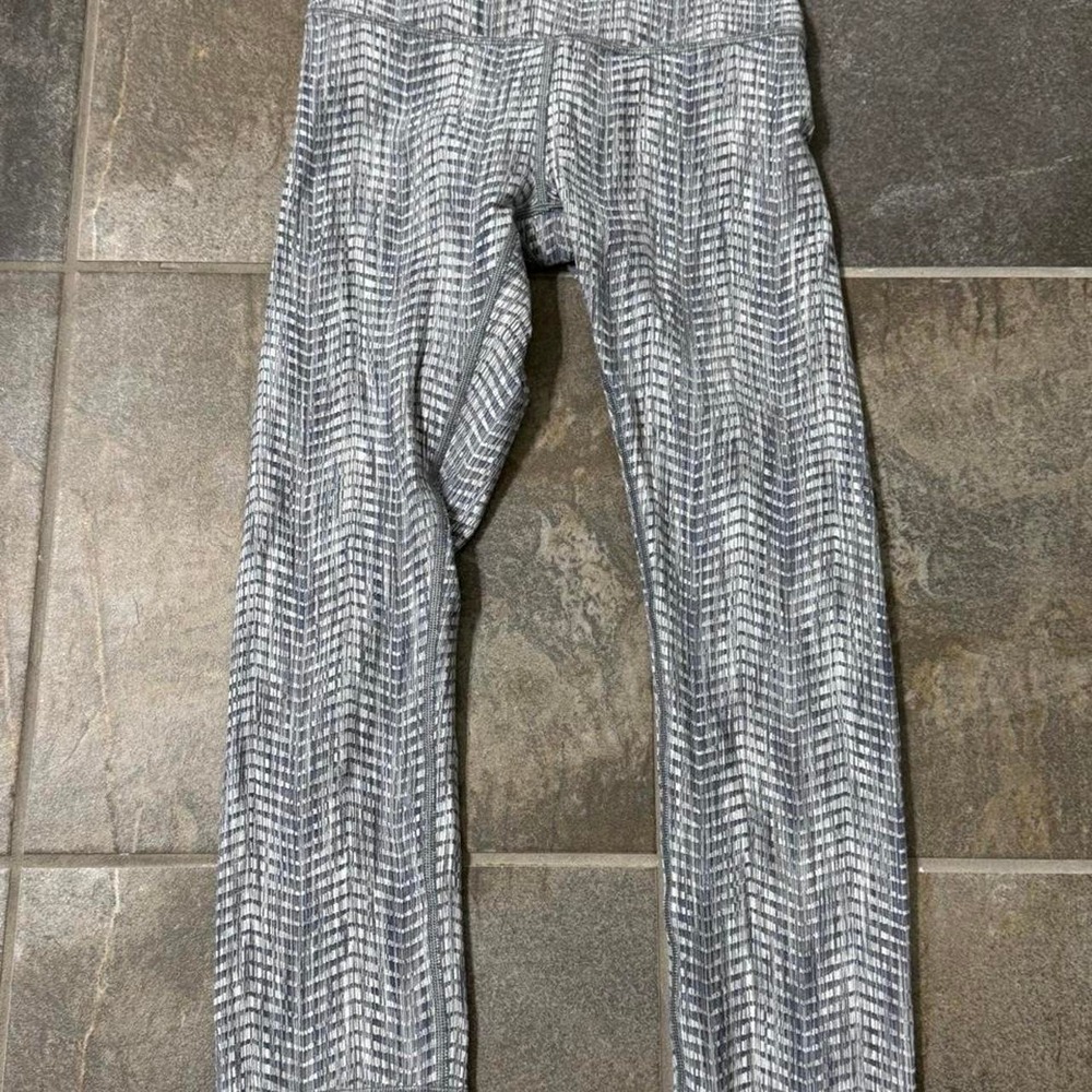 Lululemon Wunder Under Crop (High-Rise) *Full-On Luon 21"‎ Luon Arrow Jacquard